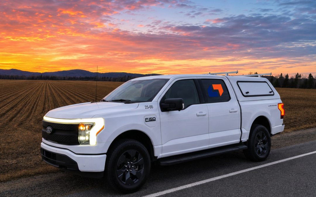 Michel Latulippe accueil son premier camion de service 100 % électrique à Québec